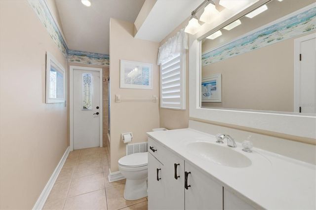 4221 ESCONDITO CIRCLE, Sarasota, FL 34238