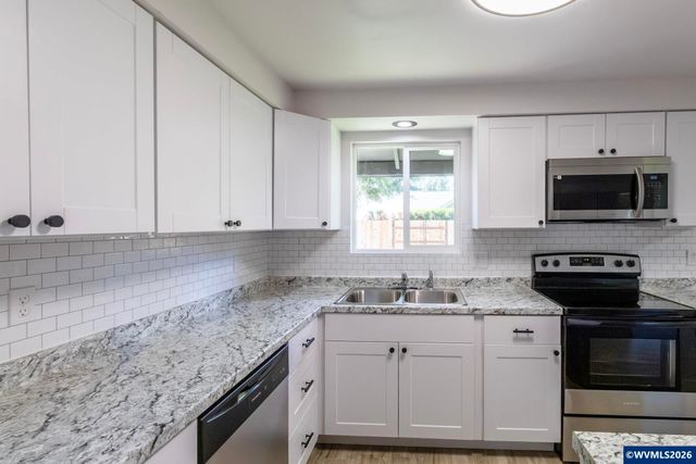 4282 Vernon Lp NE, Salem, OR 97305