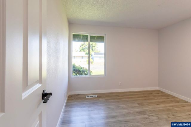 4282 Vernon Lp NE, Salem, OR 97305