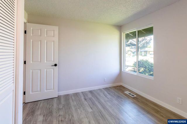 4282 Vernon Lp NE, Salem, OR 97305