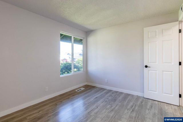 4282 Vernon Lp NE, Salem, OR 97305