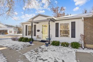 761 Wellington Avenue 761, Elk Grove Village, IL 60007