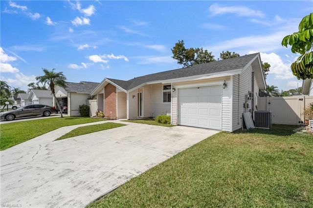 5581 Longleaf DR, North Fort Myers, FL 33917