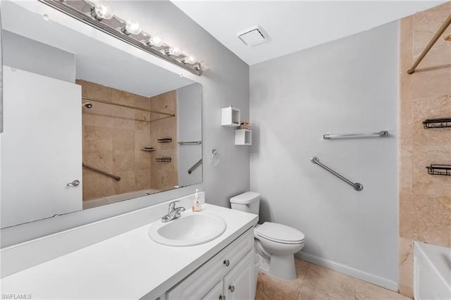 5581 Longleaf DR, North Fort Myers, FL 33917