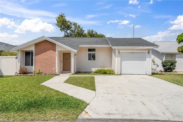 5581 Longleaf DR, North Fort Myers, FL 33917