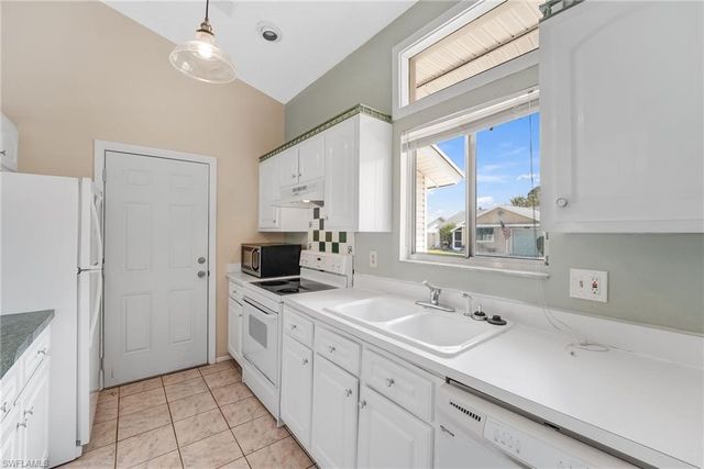 5581 Longleaf DR, North Fort Myers, FL 33917