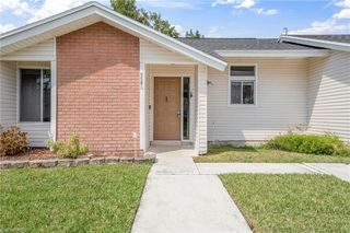 5581 Longleaf DR, North Fort Myers, FL 33917