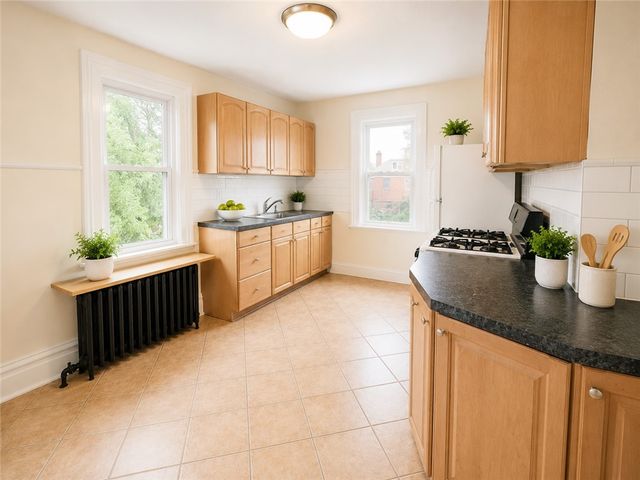 224 S Pacific Ave 2R, Friendship Park, PA 15224