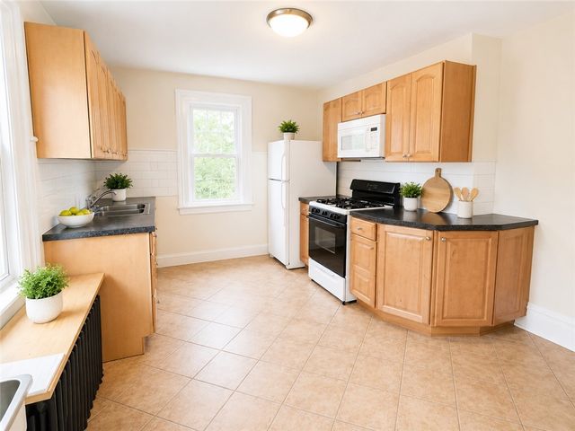 224 S Pacific Ave 2R, Friendship Park, PA 15224