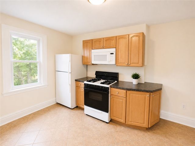 224 S Pacific Ave 2R, Friendship Park, PA 15224
