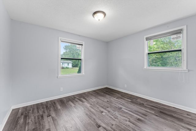 1912 Woodlawn Rd, Clarksville, TN 37042