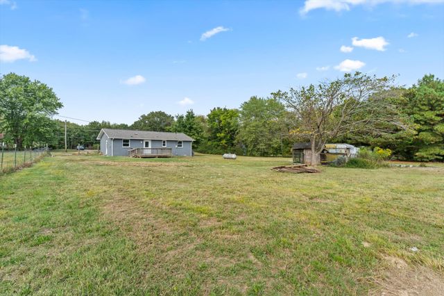 1912 Woodlawn Rd, Clarksville, TN 37042