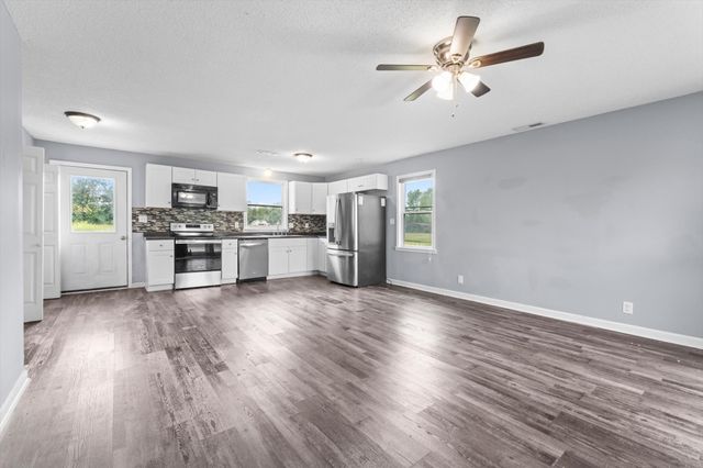 1912 Woodlawn Rd, Clarksville, TN 37042