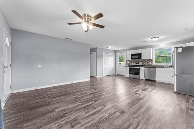 1912 Woodlawn Rd, Clarksville, TN 37042