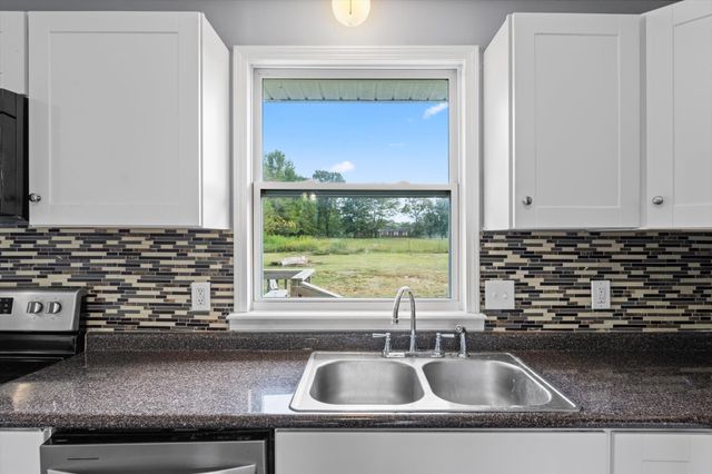 1912 Woodlawn Rd, Clarksville, TN 37042