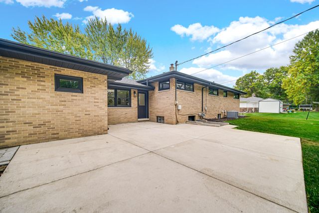 9446 Hilltop Drive, St. John, IN 46373