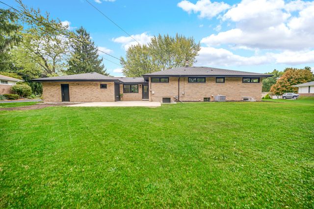 9446 Hilltop Drive, St. John, IN 46373
