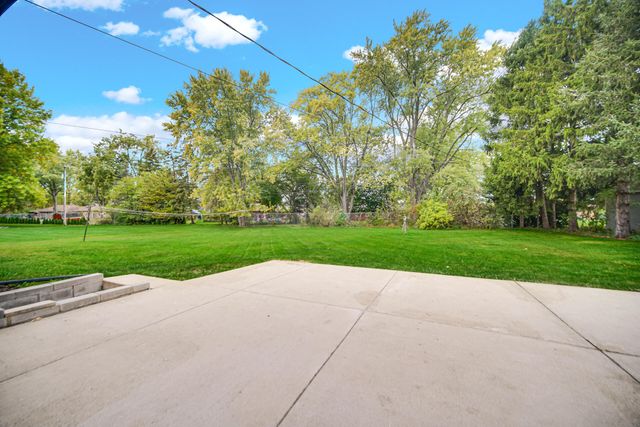 9446 Hilltop Drive, St. John, IN 46373