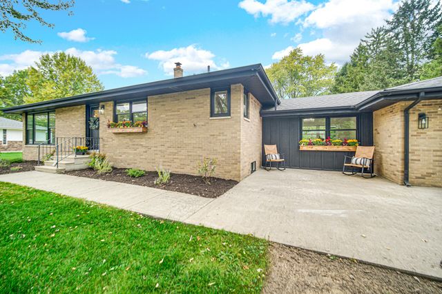 9446 Hilltop Drive, St. John, IN 46373