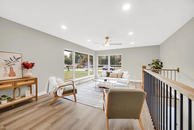 9446 Hilltop Drive, St. John, IN 46373