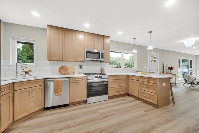 9446 Hilltop Drive, St. John, IN 46373