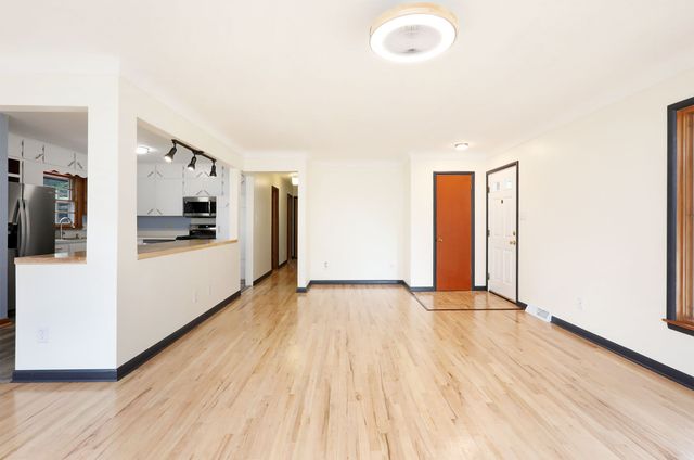 3008 Aurora Avenue, Des Moines, IA 50310