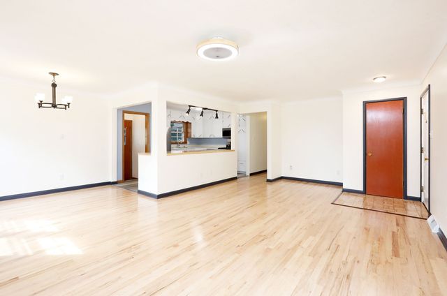 3008 Aurora Avenue, Des Moines, IA 50310