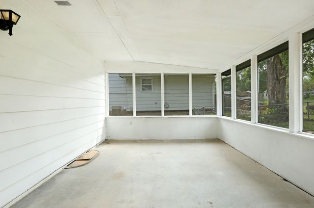 3008 Aurora Avenue, Des Moines, IA 50310