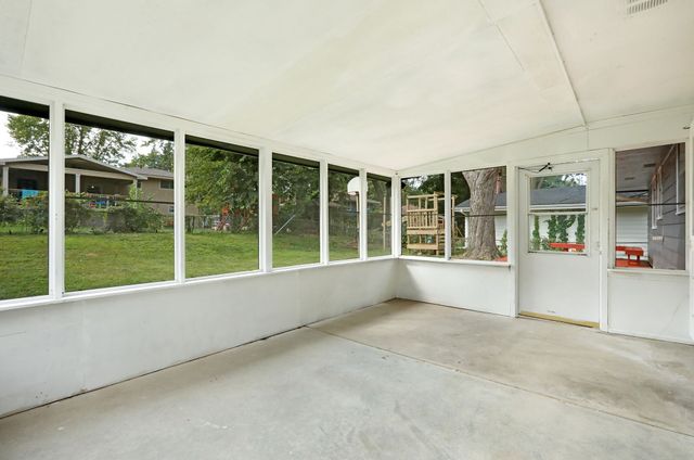 3008 Aurora Avenue, Des Moines, IA 50310