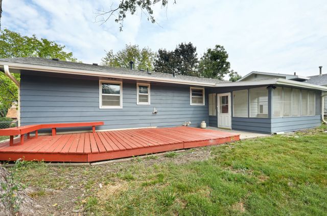 3008 Aurora Avenue, Des Moines, IA 50310