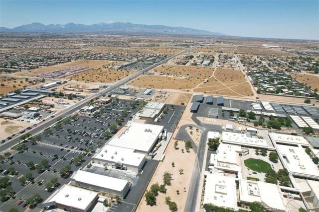 25 Tamarisk, Hesperia, CA 92345