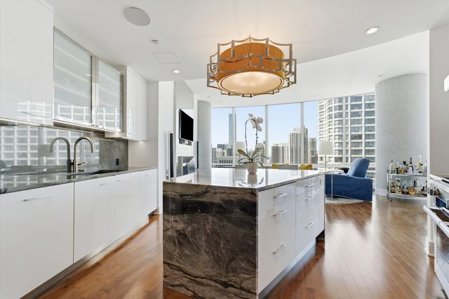 401 N Wabash Avenue 29A, Chicago, IL 60611