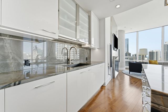 401 N Wabash Avenue 29A, Chicago, IL 60611