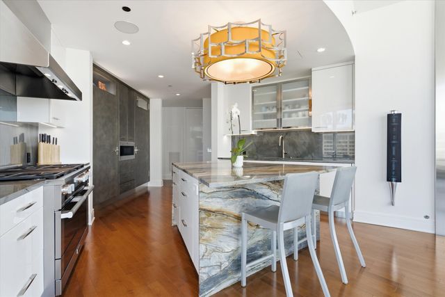 401 N Wabash Avenue 29A, Chicago, IL 60611