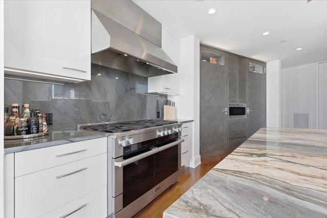 401 N Wabash Avenue 29A, Chicago, IL 60611
