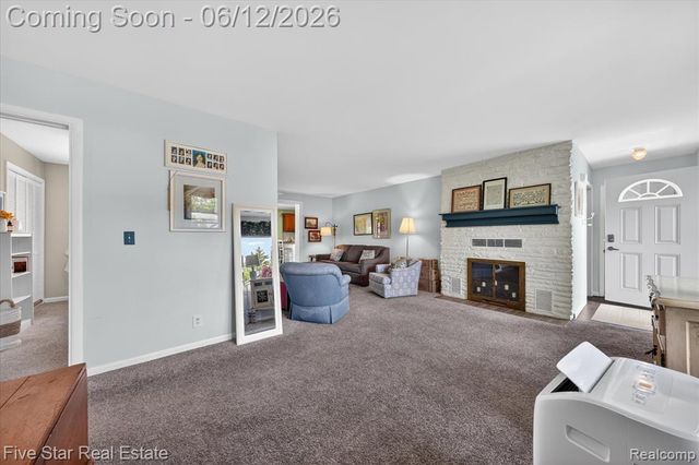 82 E Hurst Drive, Troy, MI 48085