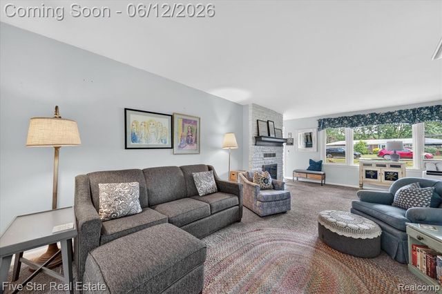 82 E Hurst Drive, Troy, MI 48085