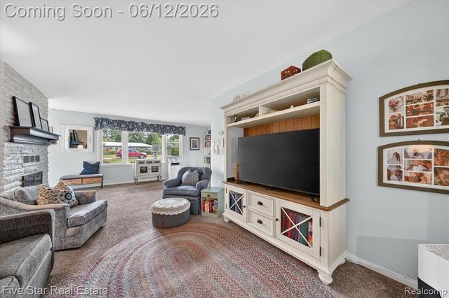 82 E Hurst Drive, Troy, MI 48085