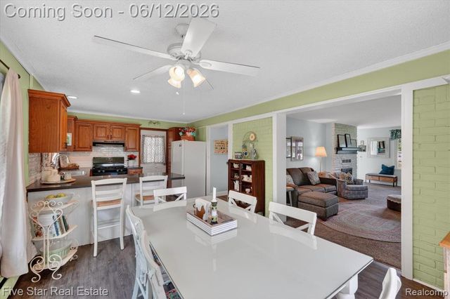 82 E Hurst Drive, Troy, MI 48085