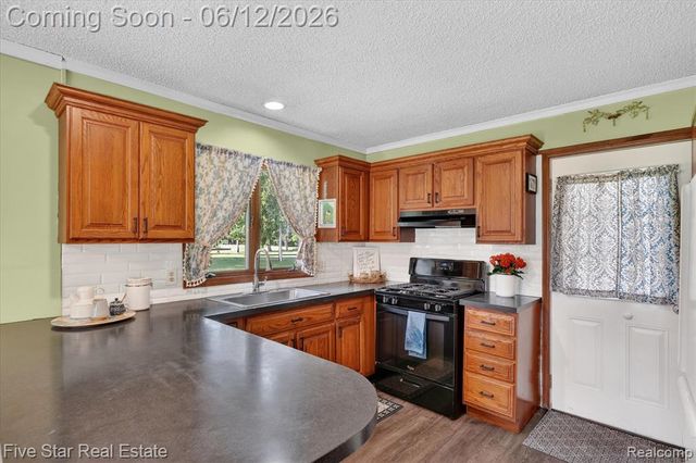 82 E Hurst Drive, Troy, MI 48085