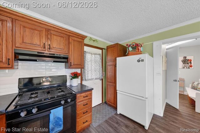 82 E Hurst Drive, Troy, MI 48085