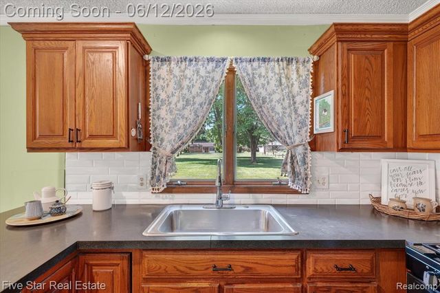 82 E Hurst Drive, Troy, MI 48085