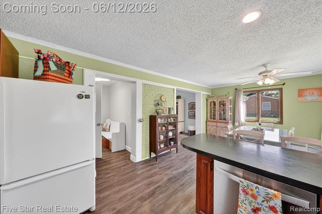 82 E Hurst Drive, Troy, MI 48085