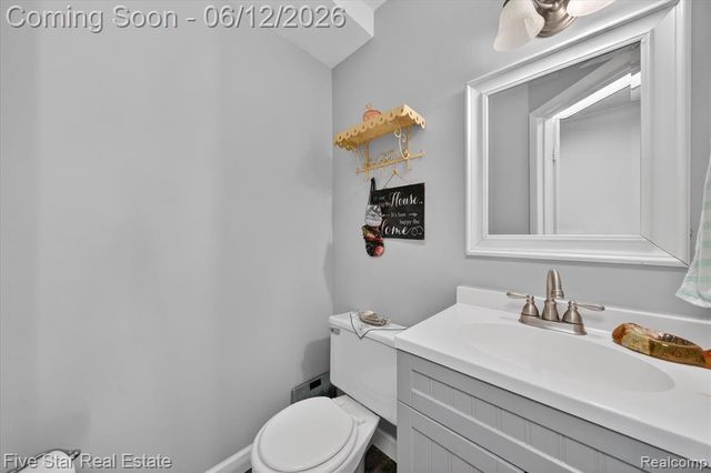 82 E Hurst Drive, Troy, MI 48085