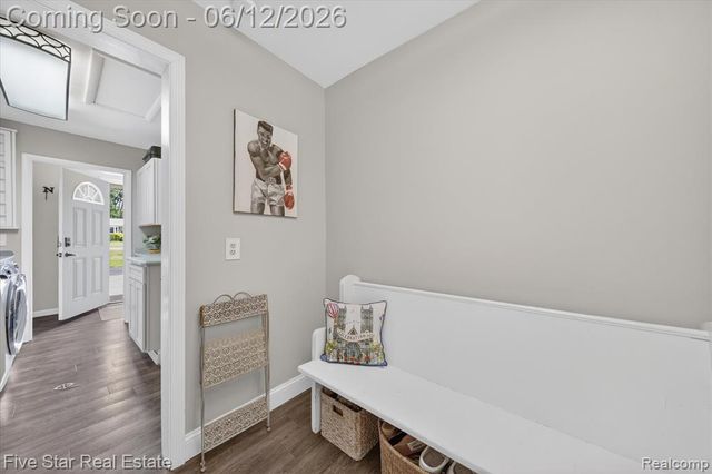 82 E Hurst Drive, Troy, MI 48085