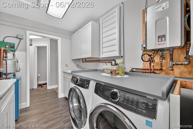 82 E Hurst Drive, Troy, MI 48085