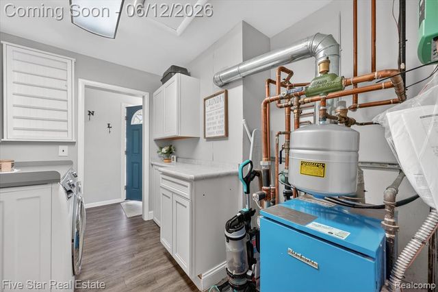 82 E Hurst Drive, Troy, MI 48085