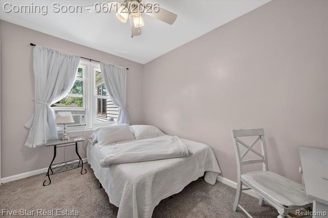 82 E Hurst Drive, Troy, MI 48085