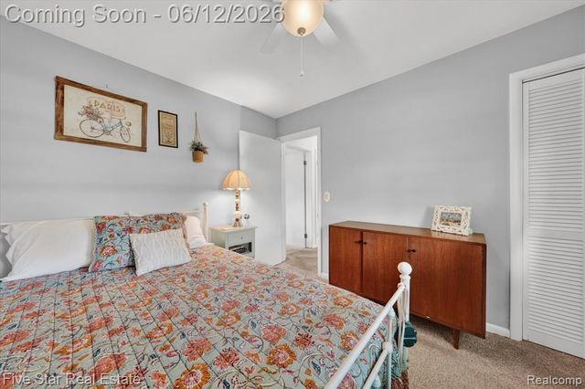 82 E Hurst Drive, Troy, MI 48085