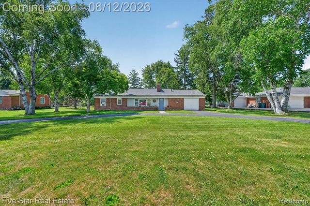 82 E Hurst Drive, Troy, MI 48085